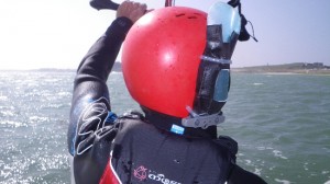 Ecole kitesurf Quiberon : une radio embarquée pour dialoguer avec le moniteur à distance